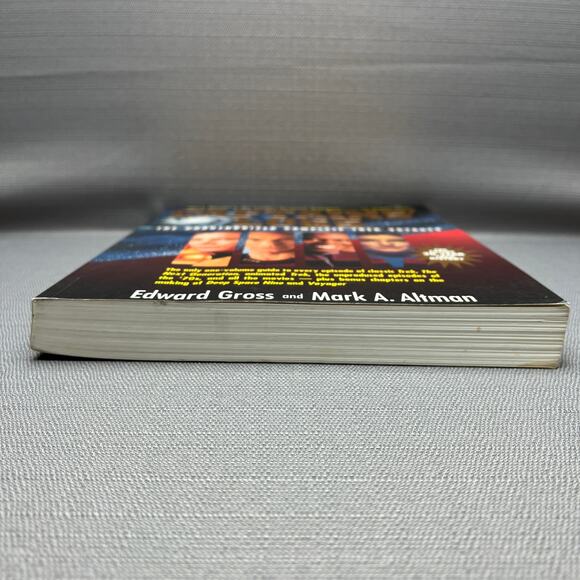 Star Trek Captains' Logs Book by Edward Gross and Mark A. Altman 1995 - Picture 6 of 8